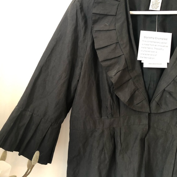 NWT CAbi crinkle ruffle blazer - Picture 8 of 8